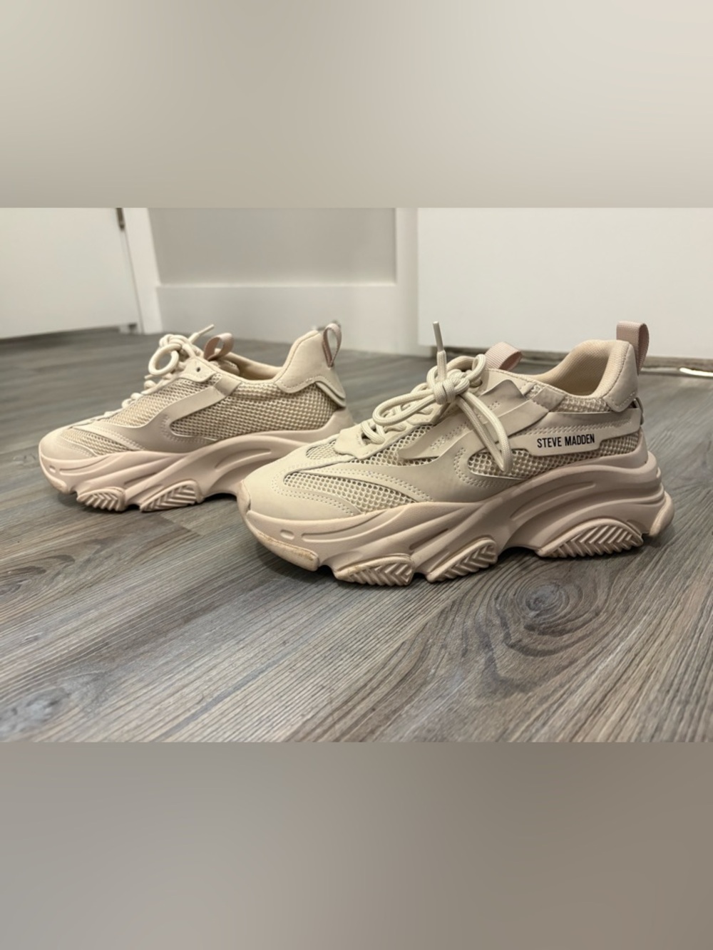 *NWOT* Steve Madden Women’s Possession Sneakers — Bone